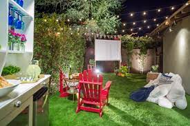 Garden Entertainment: DIY Outdoor Projector Screen